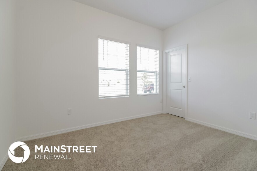 Building Photo - 101 Hidden Lk Lp