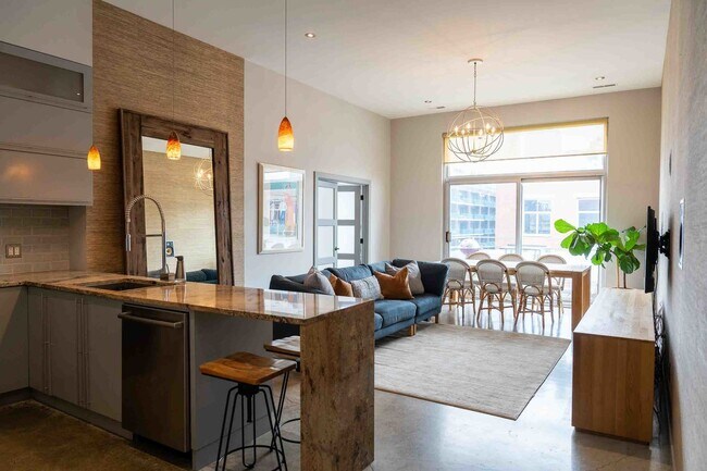 Building Photo - 949 W Madison St