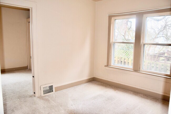 Building Photo - 10720 Edgepark Dr