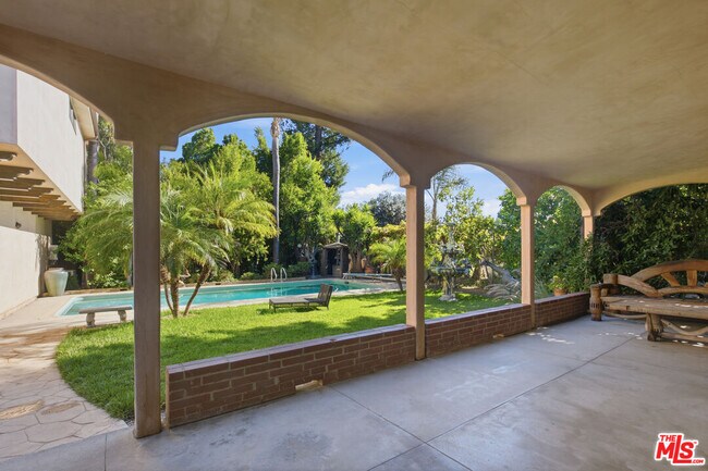 Building Photo - 13800 Erwin St