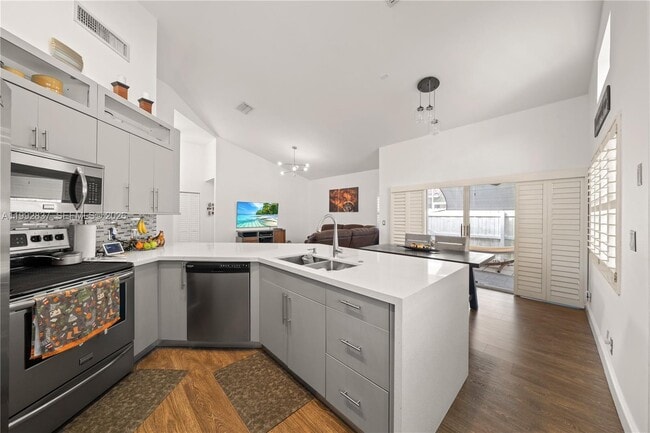 Building Photo - 366 Bedford Ave