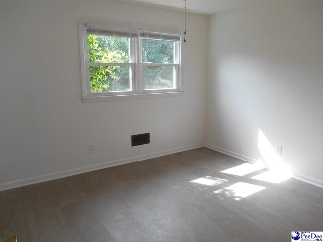 Building Photo - 1225 Hobart Dr