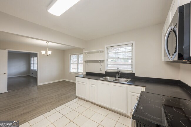 Building Photo - 2058 River Rd