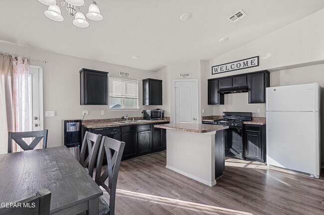 Building Photo - 945 Villa Seca Dr