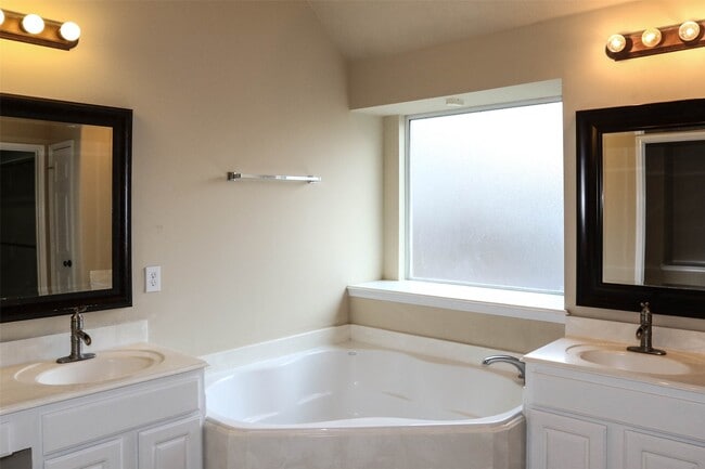 Building Photo - 18611 Peralta Hill Ln