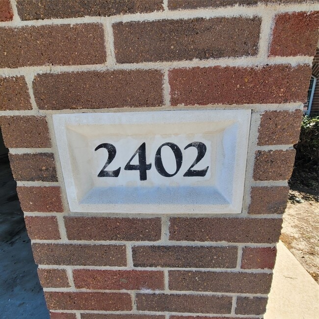 Building Photo - 2402 Montana Blue Dr