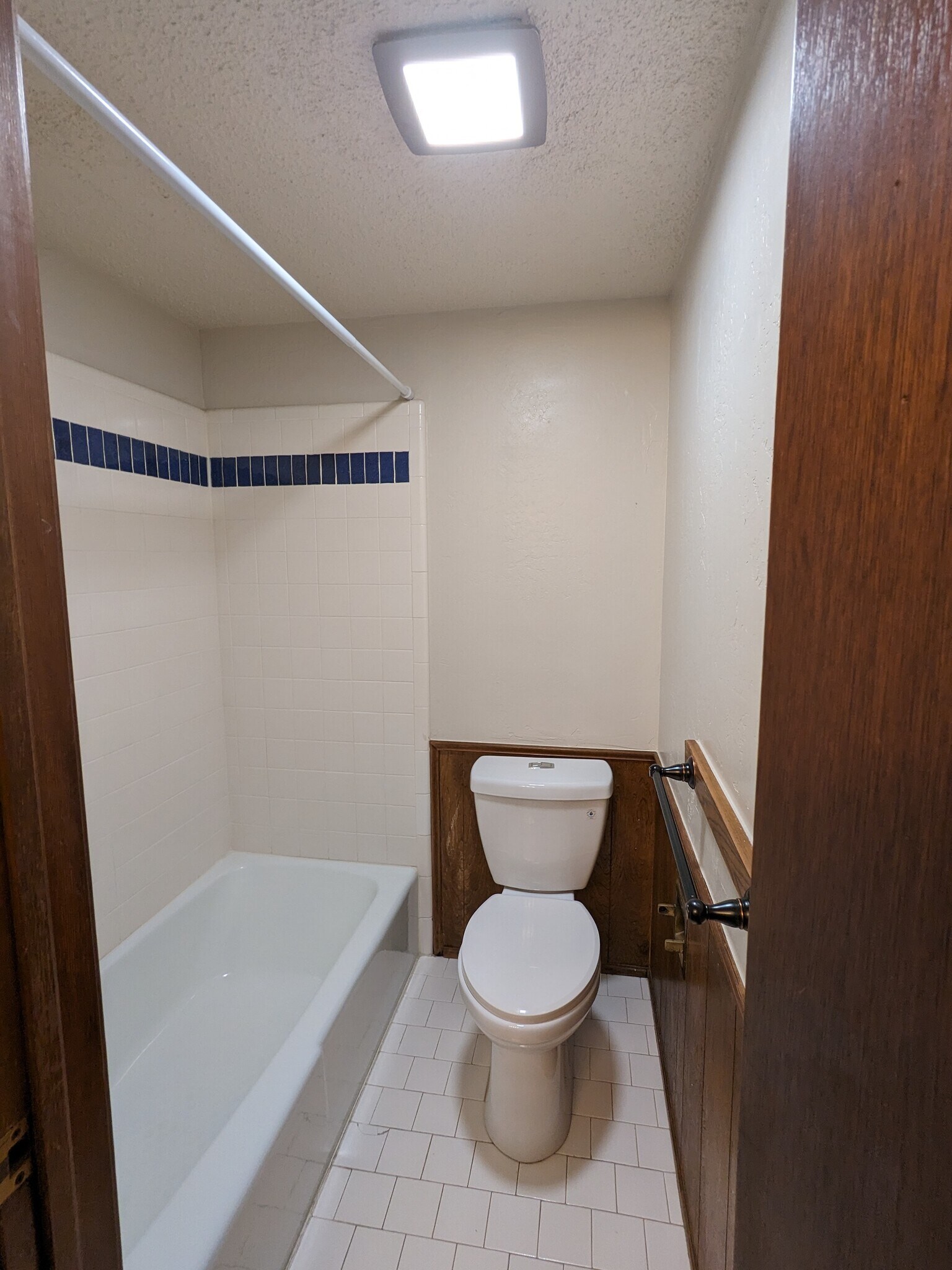 Bathroom # 2 with tub - 6720 Elk Canyon Rd