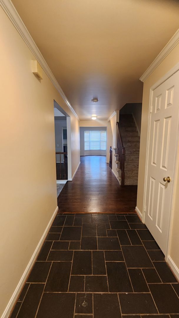 Building Photo - Spacious Arlington TH Near Ballston Metro!