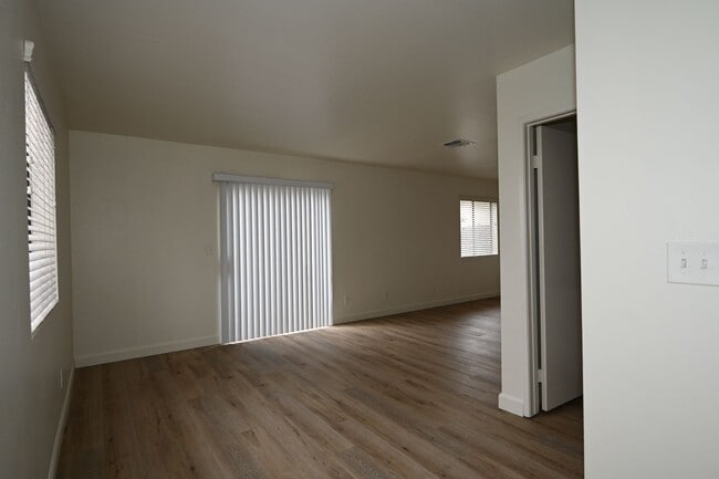 Building Photo - Spacious 3 Bed / 2.5 Bath Townhome in Gated Community – El Cajon