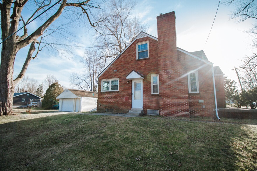 Building Photo - 2303 Mellwood Ave