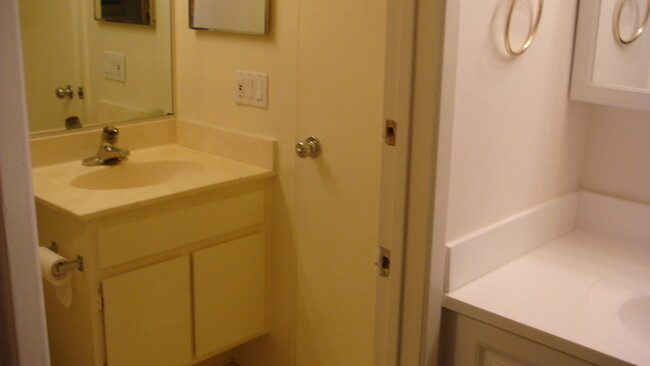 Bathroom - 2870 N Cottonwood St