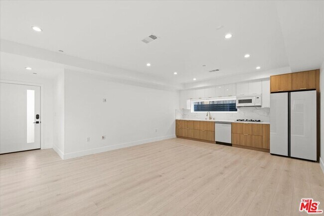 Building Photo - 4922 S Centinela Ave