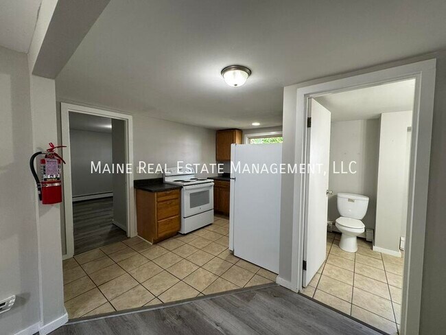 Building Photo - 206 Maine Ave