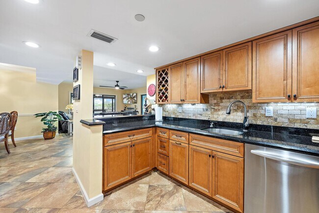 Building Photo - 533 Oak Harbour Dr