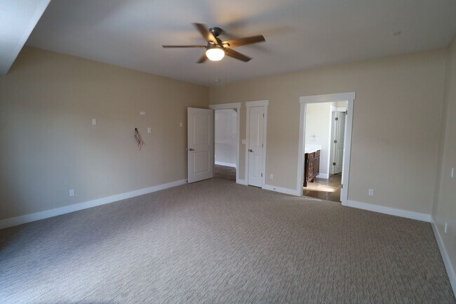 Building Photo - Large Pet Friendly House in the Foothills of Provo