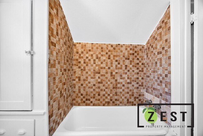 Building Photo - 15494 Bringard Dr