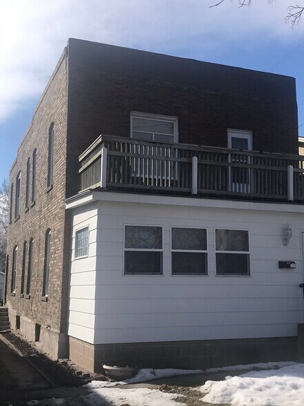 Building Photo - 712 6th St NE