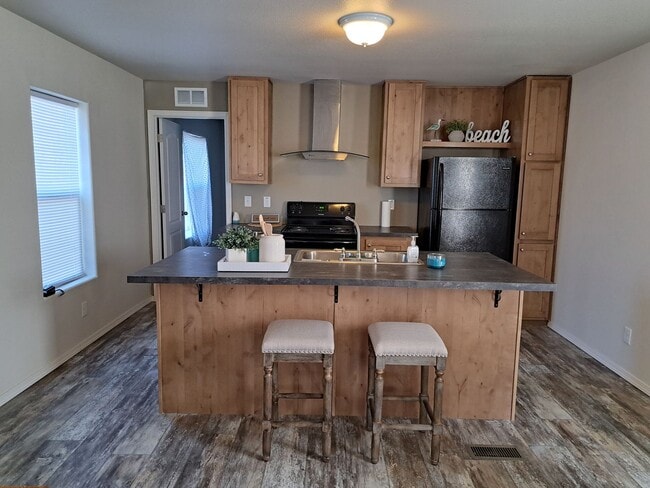 Building Photo - Updated Three Bedroom