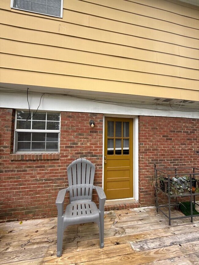 Building Photo - T.R. Lawing Realty Property