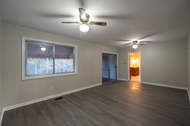 Building Photo - 3BD 2Bath