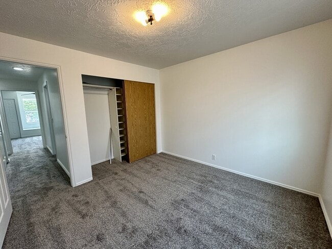 Building Photo - West Jordan