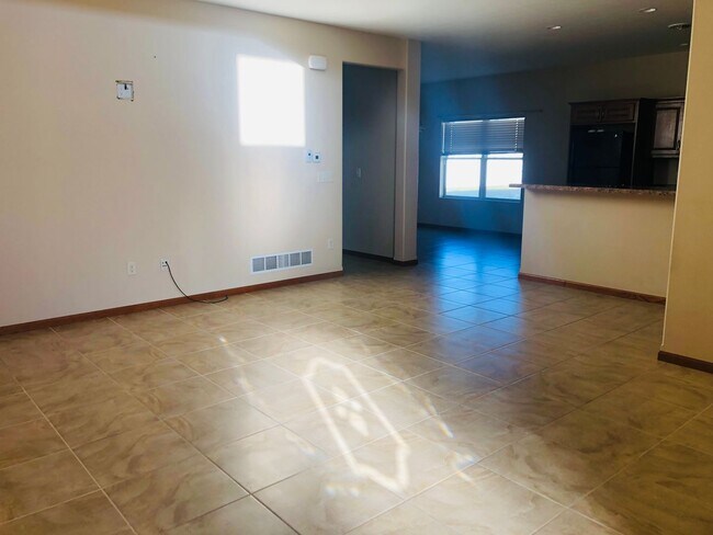 Building Photo - 21 &amp; 23 Hanfield Court