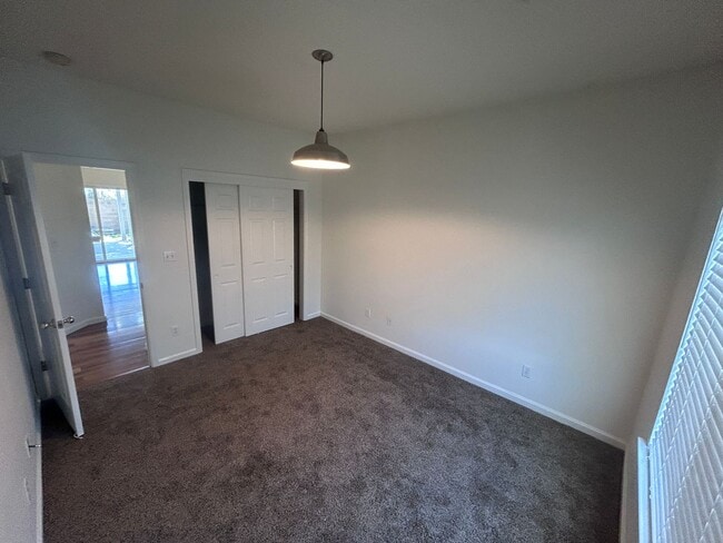 Building Photo - 3 bedroom 2 bath in Lemoore with SOLAR!