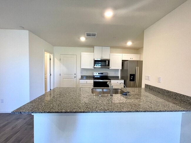 Building Photo - Wonderful 2-story, 3-bed, 2.5-bath home