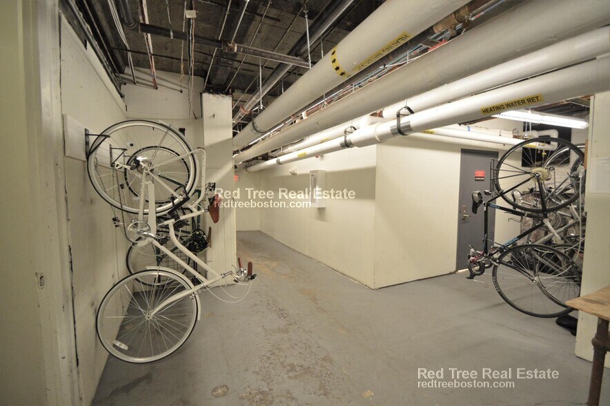 Building Photo - 483 Beacon St