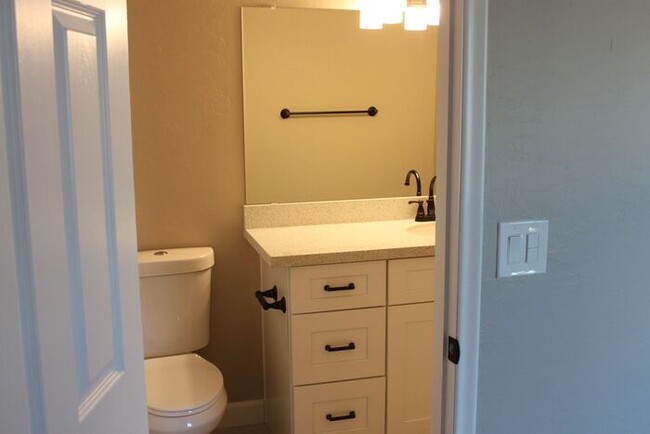Building Photo - Beautiful Condo with two Master Suites!