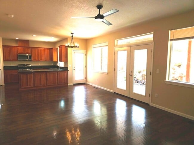 Building Photo - 4Bd/2.5Ba Two Story House - Available to View!