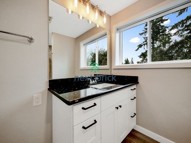 Building Photo - Beautiful 4 Bedroom 3 Bathroom Home for Rent!