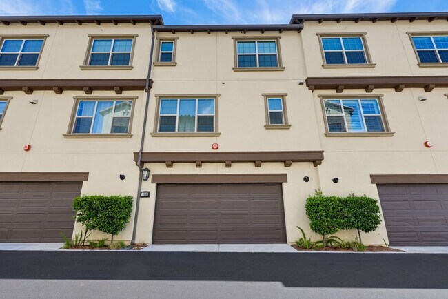 Building Photo - 956 Blackstone Dr