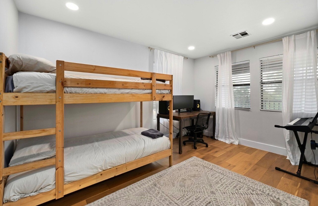 Building Photo - 2804 Crest Ave