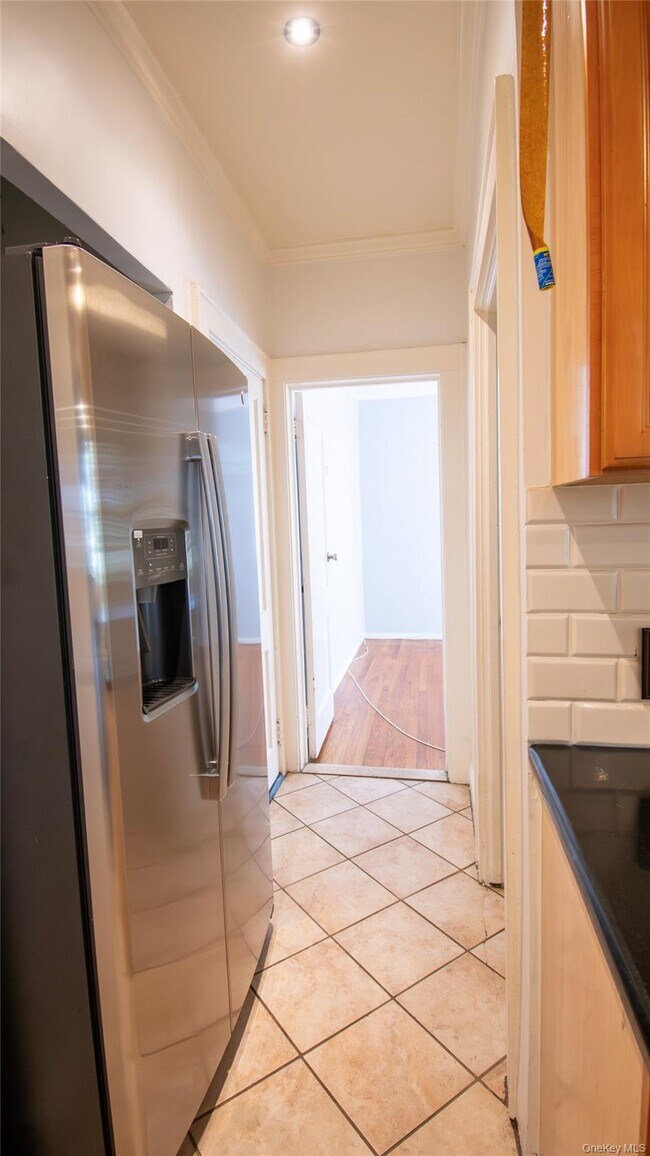 Building Photo - 840 W Seaman Ave