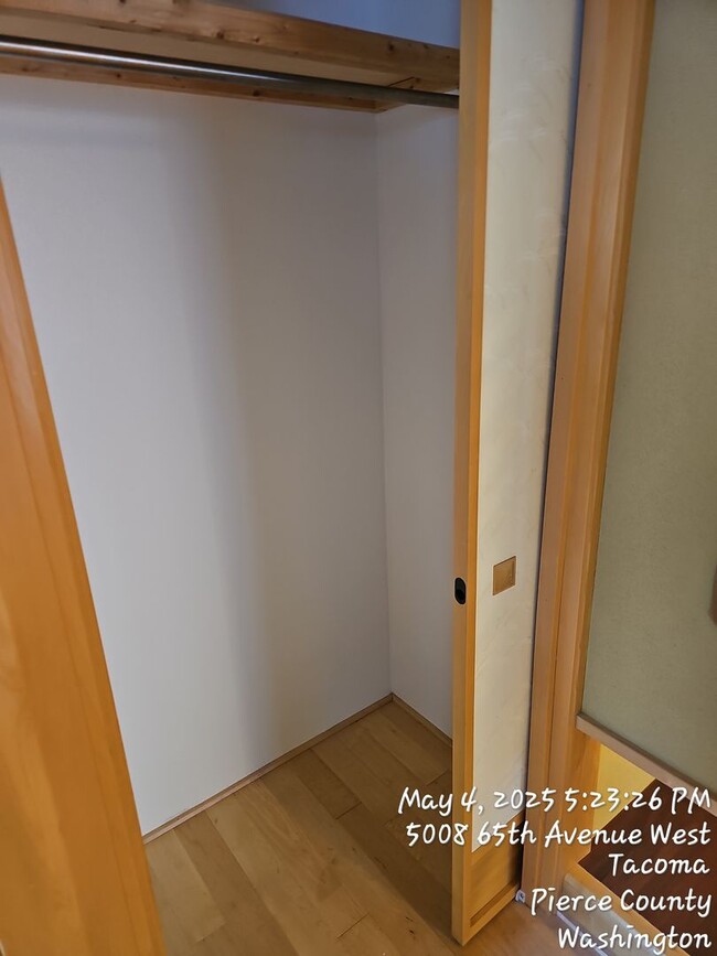 Building Photo - University Place Custom Rambler home for R...