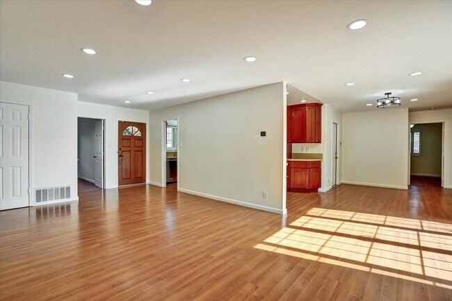 Building Photo - 1966 Westover Dr