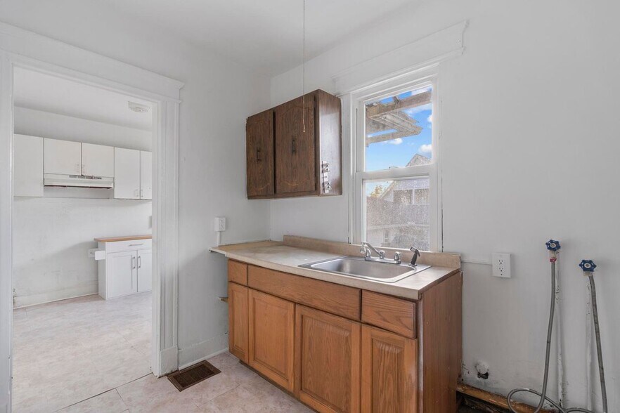 Building Photo - 97 Wall St