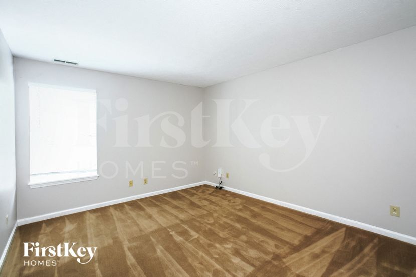 Building Photo - 740 Speedway Woods Dr