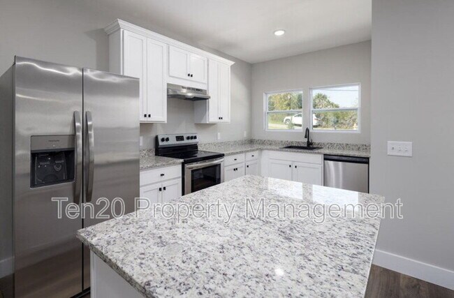 Building Photo - 1346 Ingersoll Dr