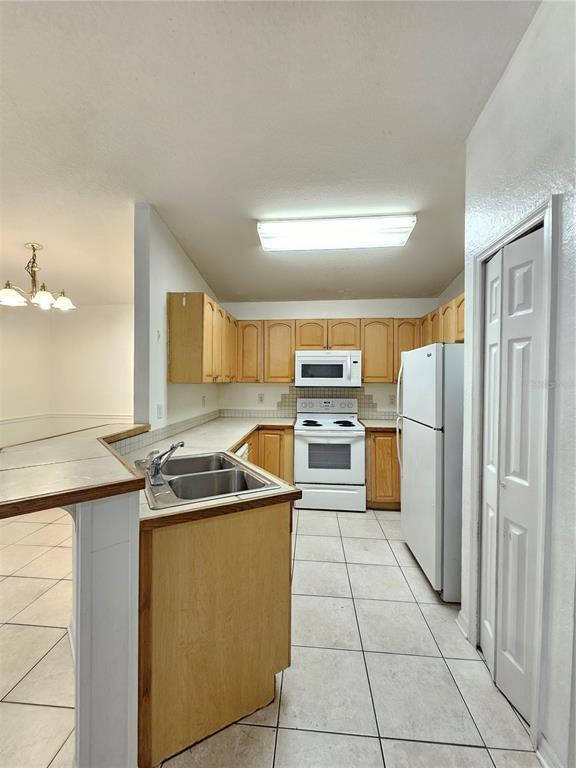 Building Photo - 2746 Smithtown Dr