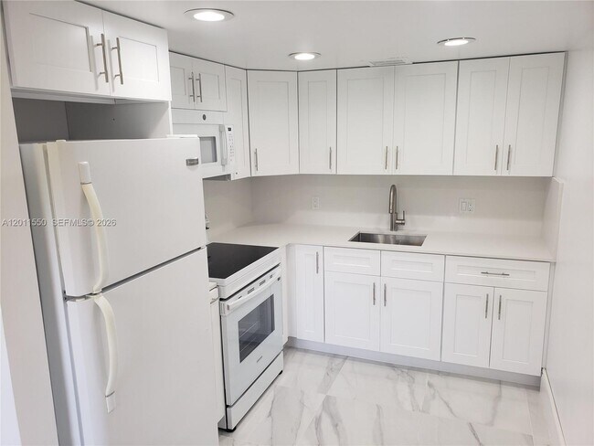 Building Photo - 13255 SW 7th Ct