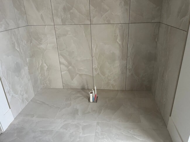 Building Photo - Awesome single story with 4 beds 4 baths and RV garage.