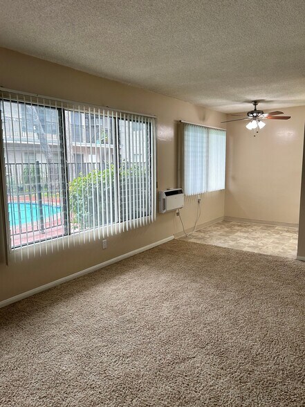Building Photo - 260 N Oak Ave