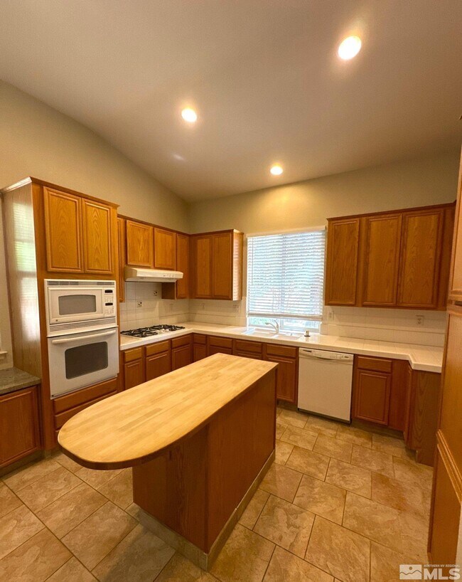Building Photo - 2662 Pride Dr