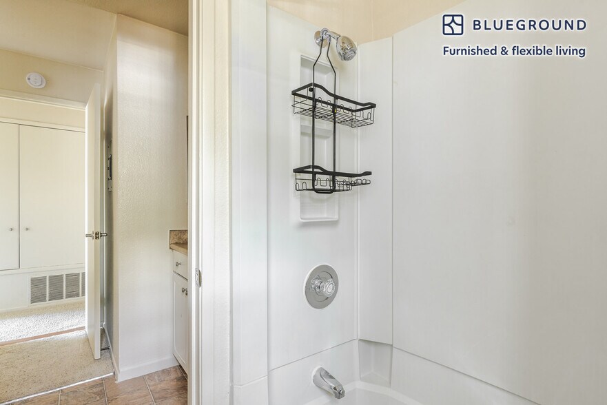 Building Photo - 43 Rock Harbor Ln