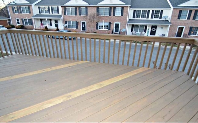 Building Photo - 226 Duncraig Dr