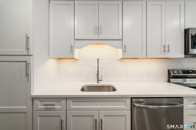 Building Photo - 304 Heritage Vlg