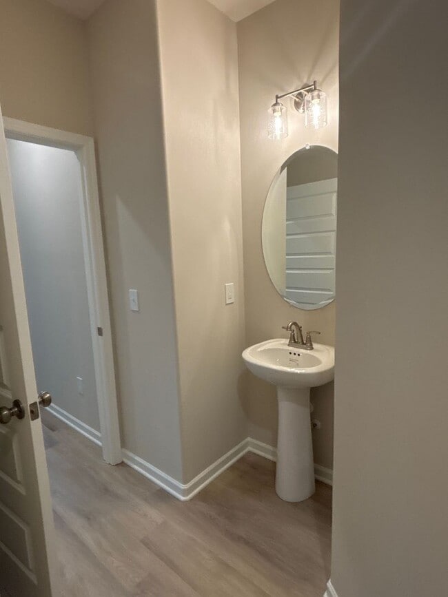 Building Photo - MOVE IN SPECIAL! - BRAND NEW 4 Bedroom Townhome in Shelbyville!