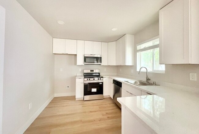 Building Photo - Beautiful 2-bedroom 1 bathroom in Roseville!